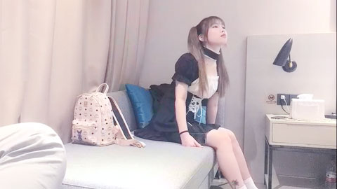 迷妹推荐--两个学生妹穿着制服的萝莉,双飞轮流操她们