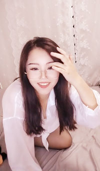 高颜值反差女神！超爱吃鸡口爆！射满一嘴！