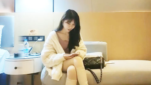 迷妹推荐--约了个高颜值妹子啪啪，舌吻口交摸逼上位骑坐大力抽插猛操