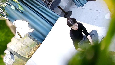 迷妹推荐--纹身小哥激战女友射了不少东西到她肚子上