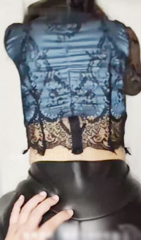 母子乱伦大神【相依为命的母子】第一次和我妈做爱的真实经历及第一部作品餐桌下的妈妈