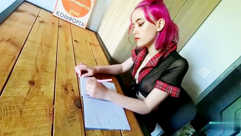 红头发女郎过来收水费