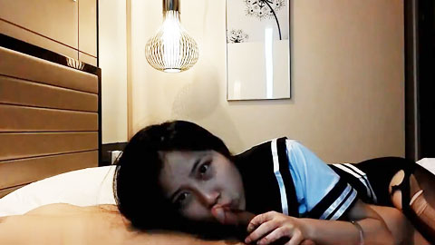 迷妹推荐--教导老师婚内出轨 自己女学生给舔屁眼子好猥琐