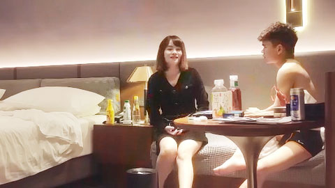 迷妹推荐--口活超级棒,跪地一顿操作