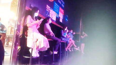 迷妹推荐--舞厅选妃，灯红酒绿下莺莺燕燕，极品大胸小姐姐啪啪，纯天然难得