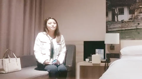 迷妹推荐--约炮颜值外围兼职妹各种姿势干到满头大汗