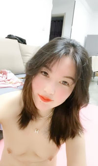 她很孤单 巨臀御姐瑜伽道具自慰