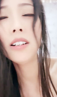 高颜值大长腿奶子漂亮 肥臀很翘 流白浆 回到家还被狂操