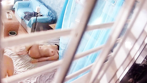 迷妹推荐--绿帽男带媳妇和网友激情3p轮插媳妇哭喊我不要