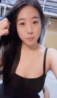 00后女大，在金钱的诱惑下，给直播大哥漏胸，就喜欢这种渐渐下海的感觉！