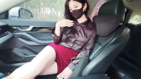 迷妹推荐--野外车震高冷女上司_全裸圆润的大屁股索要肉棒_大开车门后入操逼_狠狠的内射溢出精液