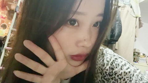 迷妹推荐--迷奸96年的前女友马上要结婚了把她骗出来下药迷翻再打一炮