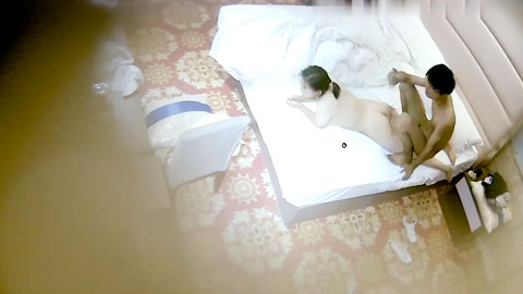 迷妹推荐--白嫩大奶小女友居然还会推油