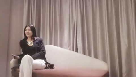 迷妹推荐--高颜值气质黑衣妹子啪啪，舌吻互摸调情后入抽插大力猛操