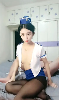 极品娇小妹妹，制服黑丝，无套啪啪做爱，卧室里花样百出，最后内射，深怼喉咙恶心