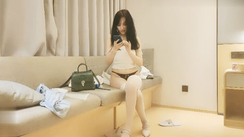 迷妹推荐--高端车模场，极品女神一颦一笑魅惑性感，香艳刺激撸管佳作