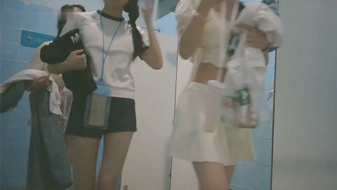 迷妹推荐--国内洗浴会所偷拍第25期蓝色泳衣靓妹一对漂亮的美乳