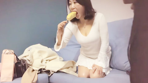 迷妹推荐--某社区实习男优520约炮十九岁如花似玉兼职外围女细嫩花茎淫战大屌各种AV经典招式