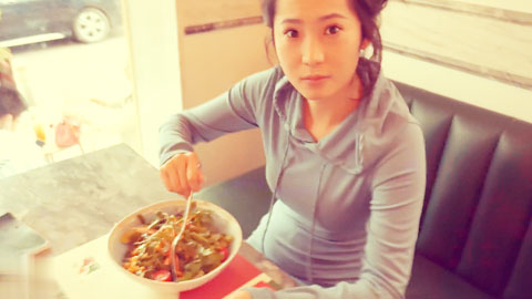 迷妹推荐--与洋男友浪漫激情之旅紫薇流白浆潮喷再用屌肏唯美诱人