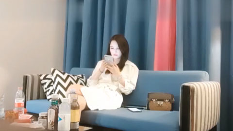 迷妹推荐-- 白领丽人惨遭蹂躏，大屌干得眼神迷离求饶