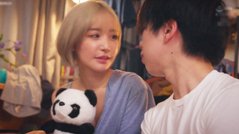 ROYD_257_一回家就看到一個莫名其妙賴在我家的陌生纖細巨乳辣妹，不認識卻溫柔地誘惑我_百永紗里奈_001