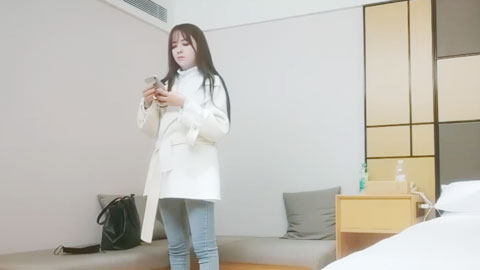 迷妹推荐--疯狂一点操我，从没有被这么大的操过，逼都火辣辣疼，身材高挑皮肤白皙摸逼挑逗骚话不停