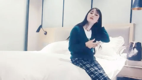 迷妹推荐--颜值不错的良家气质御姐_温柔苗条瓜子脸_美腿美臀按住啪啪