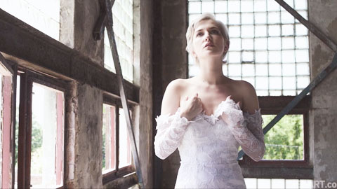 烂尾楼里造爱居然还有乐队伴奏