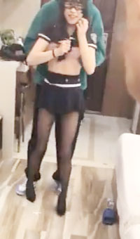 四男一女酒店淫乱，男男，男女，挑战全网最淫乱场景，浪叫喘息声此起彼伏，人气登顶好刺激