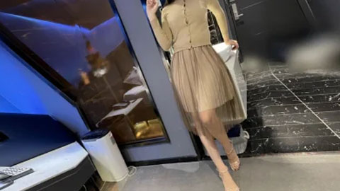 被按在床上使劲插，直接操摊了，‘啊啊啊，我不行啦’