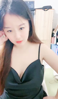 兔妹，黑吊带大秀好身材