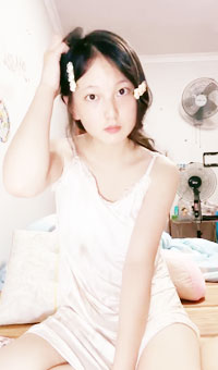 甜美小学妹掰穴柔逼自慰白浆直流尿尿!