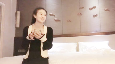 迷妹推荐--穿衣显瘦 脱衣有肉  特别是一对奶子真够坚挺丰满  快乐加倍