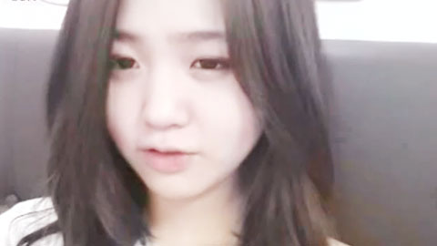 迷妹推荐--当年很火的门把手 高颜值清纯韩国女孩，浴室洗澡忍不住发骚 门把手顶进了淫穴