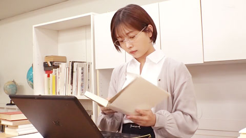 文静认真的图书管理员妹子用急停挑逗的早泄M男享受控制射精。_玛娜樱__001