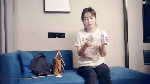 迷妹推荐--长相甜美T恤马尾妹子服务不错再加钟，摸逼特写口交抬腿大力抽插猛操呻吟