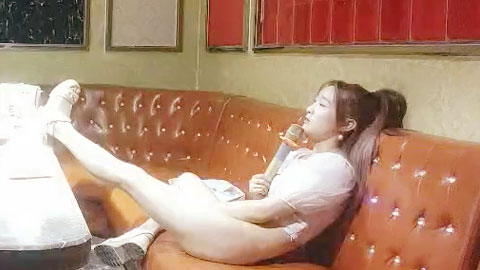 迷妹推荐--2000包间干漂亮小姐姐，前凸后翘