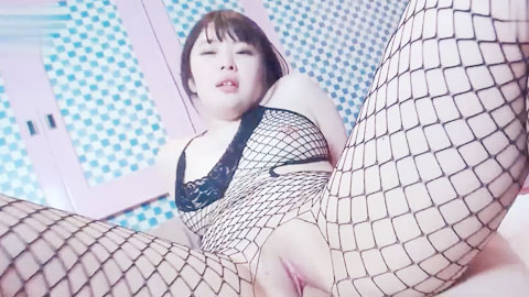 迷妹推荐--童颜巨乳黑丝网袜小萝莉粉嫩白虎