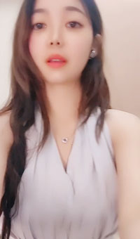 抖音风裸舞_才艺女神爱跳舞！一丝不挂太美了！