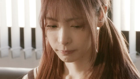 你給我的愛的種子將會在冬夜的天空中開出花朵。一個像天真無邪的孩子，卻又帶著些許寂寞的有故事的美少女_001