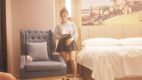 迷妹推荐--高端大气，这样太敏感了我喜欢插的感觉，你会把我搞伤的。别哭了我温柔一点，身材娇小说话甜美可爱妹子