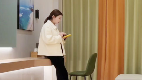 迷妹推荐--反正无所谓 年轻的更好玩 插进紧致小穴瞬间喊痛