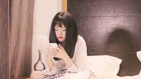 迷妹推荐--自摸雀后两个妹子赢钱不让走一边打一边被草