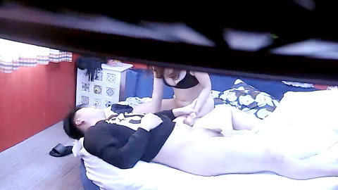 摄像头为了不被发现角度不太好,不过能看清脸和操逼声音清楚