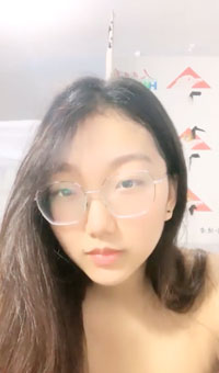 小野猫 大学生趁室友不在宿舍露出