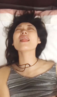 欲求不满，满脸都是对大屌的渴望，被艹得哇哇大叫