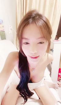 美貌骨感校花，人瘦奶大 ，跳蛋自慰边震边唱歌，表情淫荡