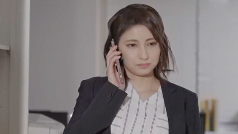 妻子欺骗老公去加班…