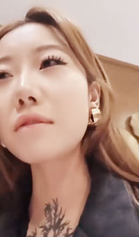 酒吧陪酒妹下海直播大秀