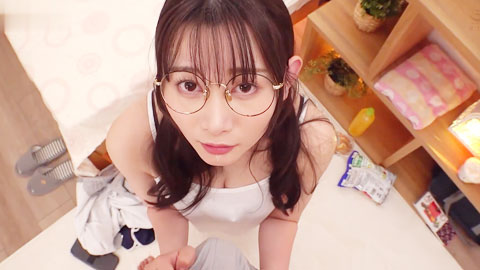 眼镜娘欲求不满湿漉漉的性感交合